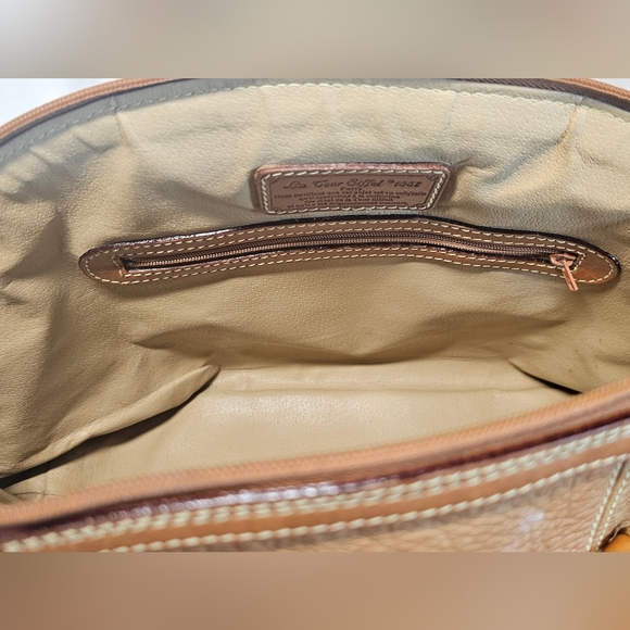 Elegant Tan Leather Handbag - Picture 12 of 13